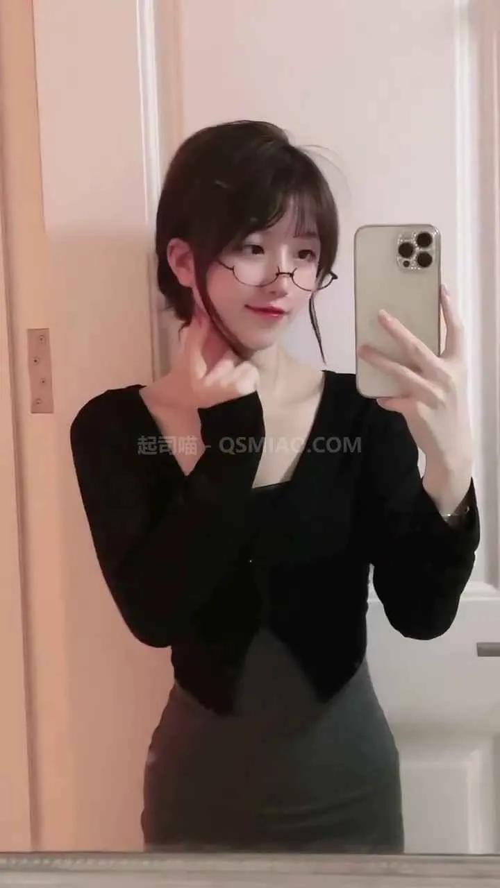 天降之雯 - 抖音博主300万粉丝给金主颜🐍赚钱后，在酒吧点两个鸭子服务自己 [1P+114V/1.03G] - 起司喵