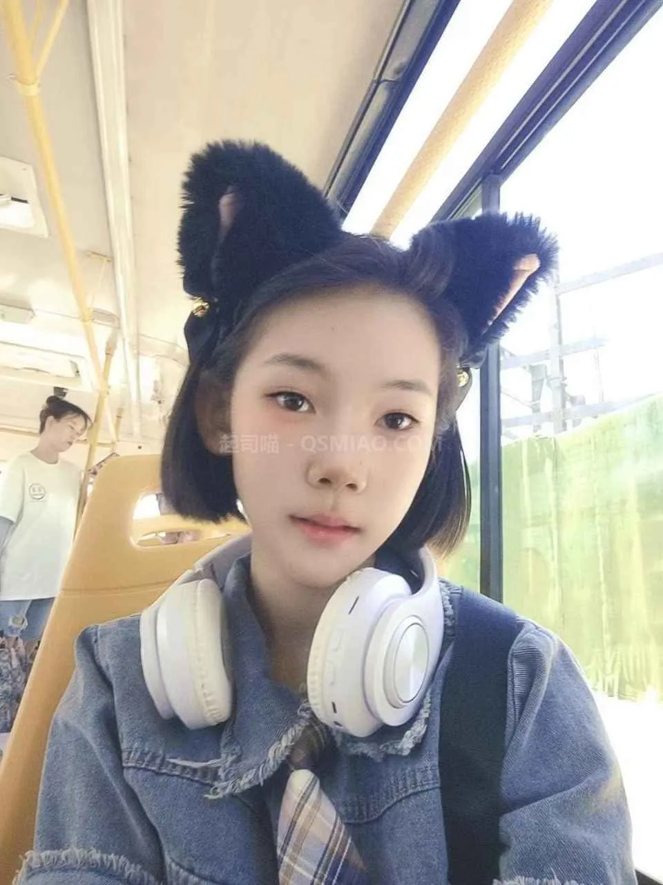 晚风千千 - COSER靠卖片的小母狗已流出的全部资源没有新作了小道消息是被家里人发现了  [275P+258V/3.96G] - 起司喵