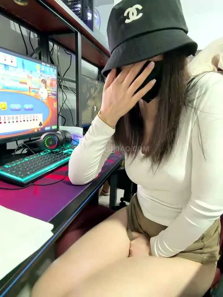 图片[2] - xigua2002 – Stripchat露出系主播网吧露出翻车被揩油 [37V/17.66G] - 起司喵