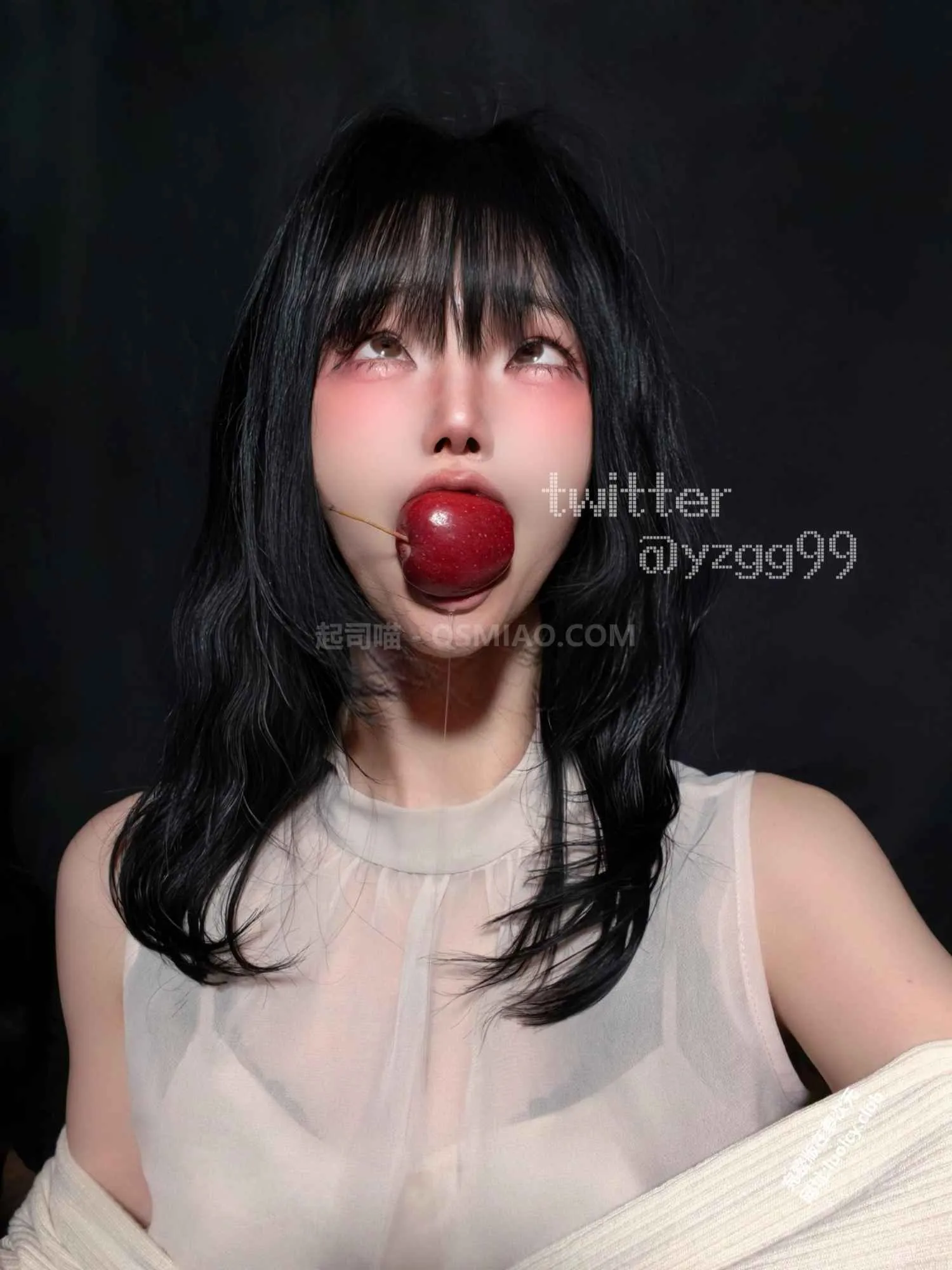 养只果果 – 推特福利姬新作白虎1V3NTR多P战神 [41P+6V/1.21G] - 起司喵